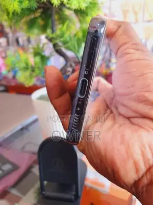Samsung Galaxy S22 5G (Used)