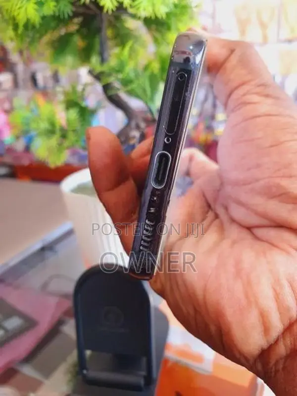 Samsung Galaxy S22 5G (Used)