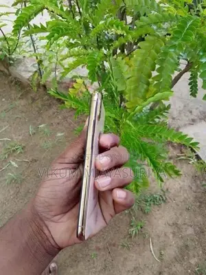Apple iPhone XS (Used)