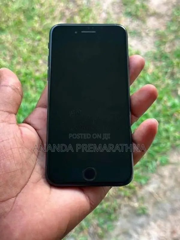 Apple iPhone SE 2 (Used)