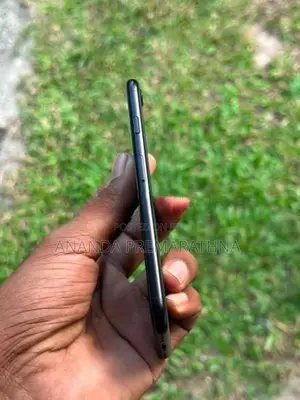 Apple iPhone SE 2 (Used)
