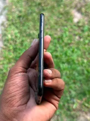 Apple iPhone SE 2 (Used)