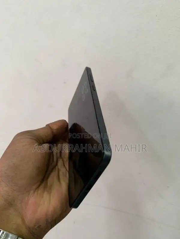 Samsung Galaxy S25 (Used)