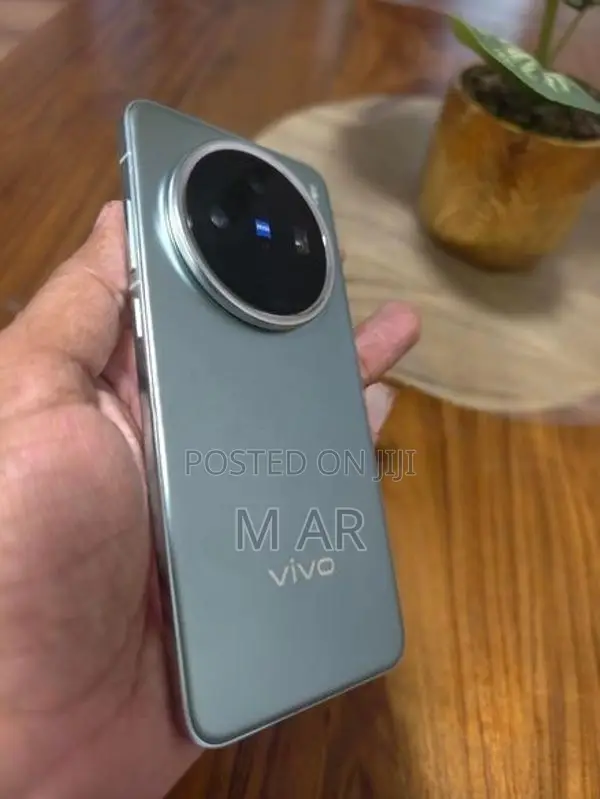 Vivo X200 (Used)