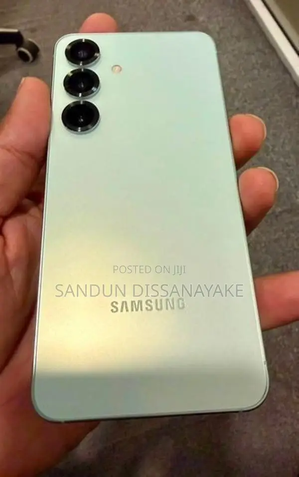 Samsung Galaxy S25 (Used)