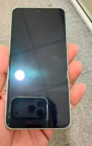 Samsung Galaxy S25 (Used)