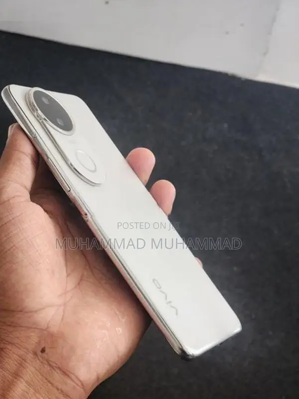 Vivo v50e (Used)