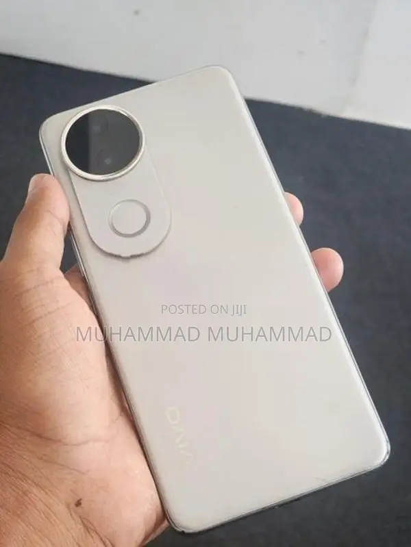Vivo v50e (Used)
