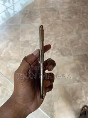 Apple iPhone XS (Used)