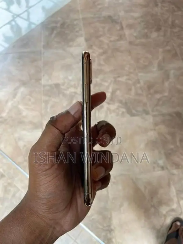 Apple iPhone XS (Used)