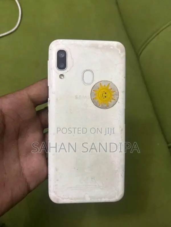 Samsung Galaxy A20e 3GB/32GB (Used)