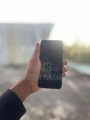 Apple iPhone SE 2 (Used)