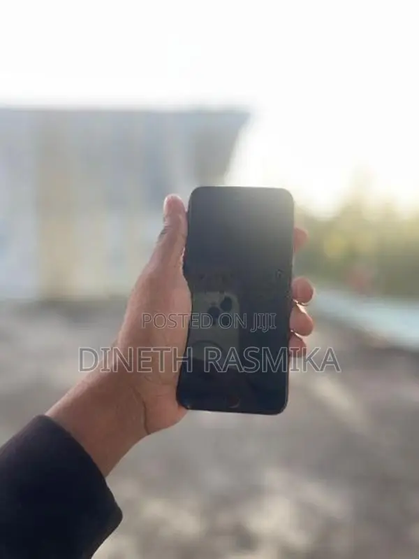 Apple iPhone SE 2 (Used)
