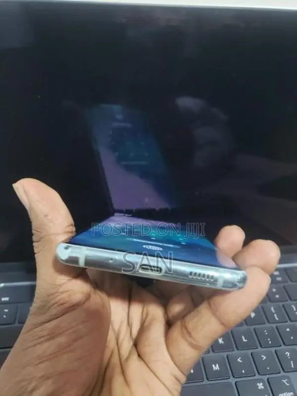 Samsung Galaxy S20FE 6GB 128GB (Used)