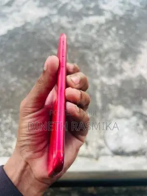 Apple iPhone SE 2 (Used)