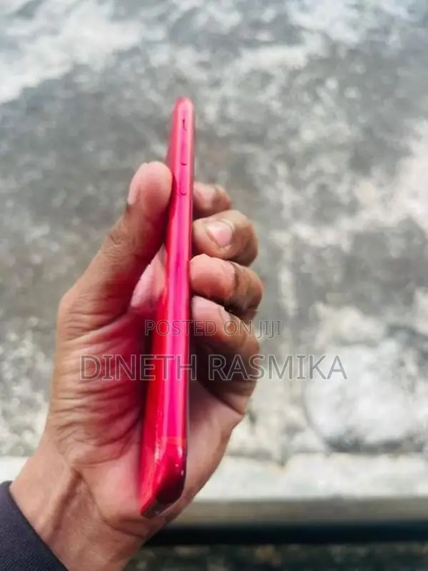 Apple iPhone SE 2 (Used)
