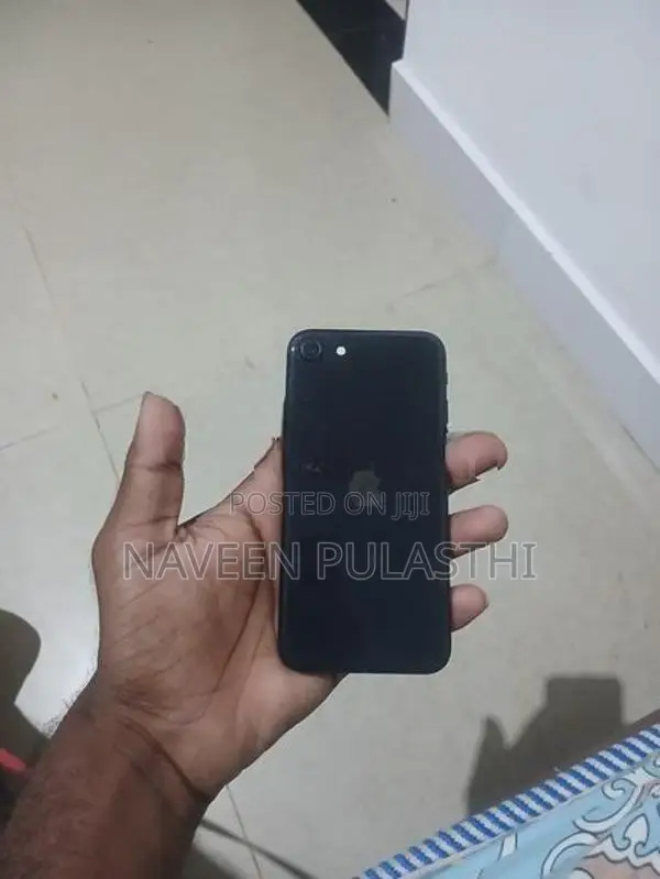 Apple iPhone SE 128GB (Used)