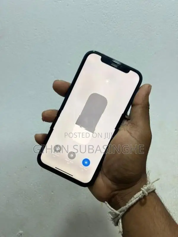 Apple iPhone 12 64GB (Used)