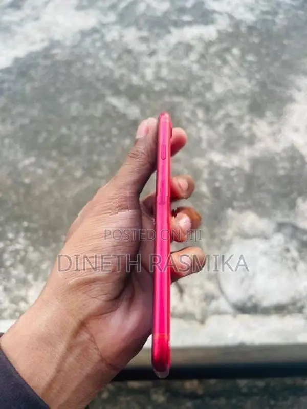 Apple iPhone SE 2 (Used)