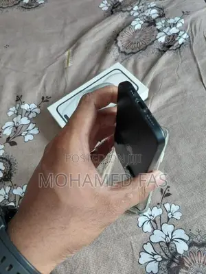 Apple iPhone 15 Black (Used)