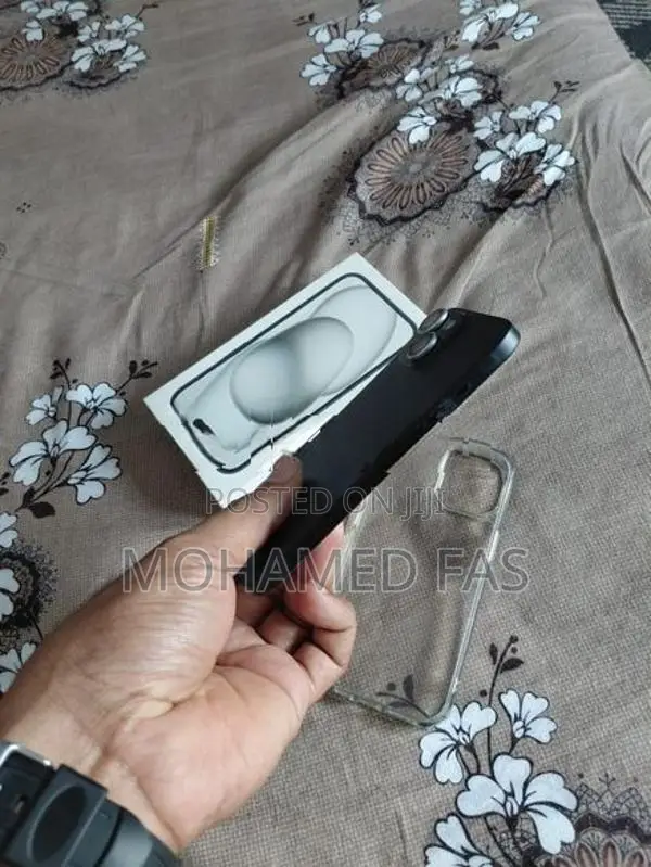 Apple iPhone 15 Black (Used)