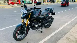 Hero Hunk 2025 Motorbike (Used)