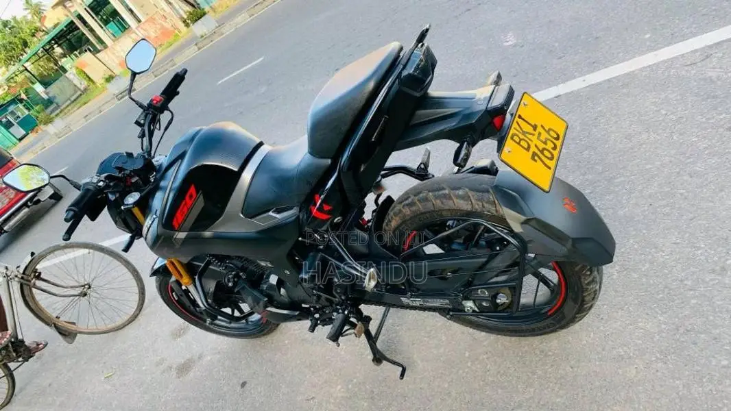 Hero Hunk 2025 Motorbike (Used)