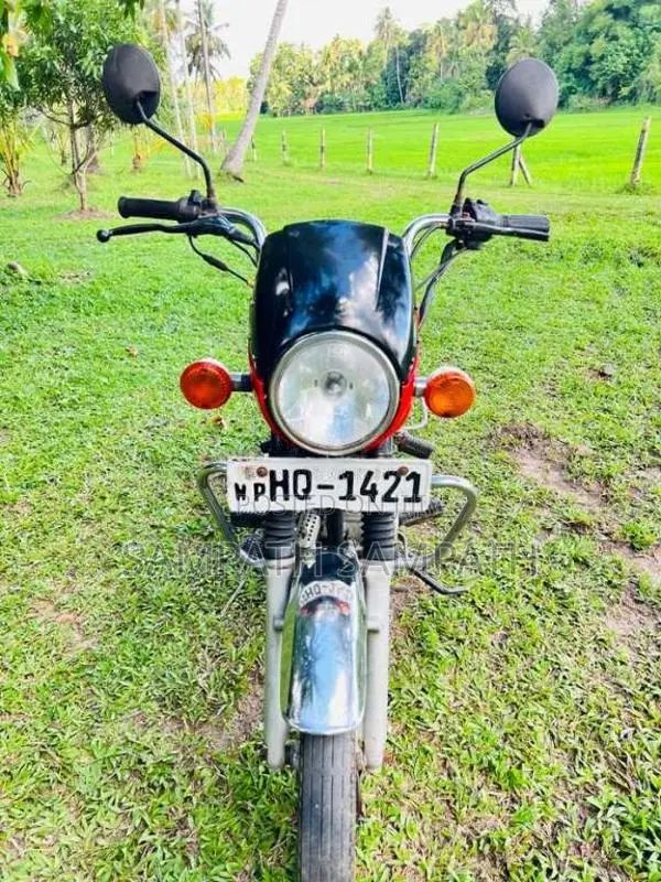 Bajaj Boxer 2005 Motorbike (Used)