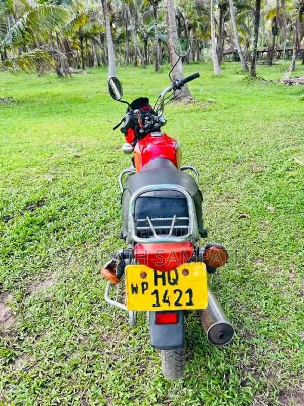 Bajaj Boxer 2005 Motorbike (Used)