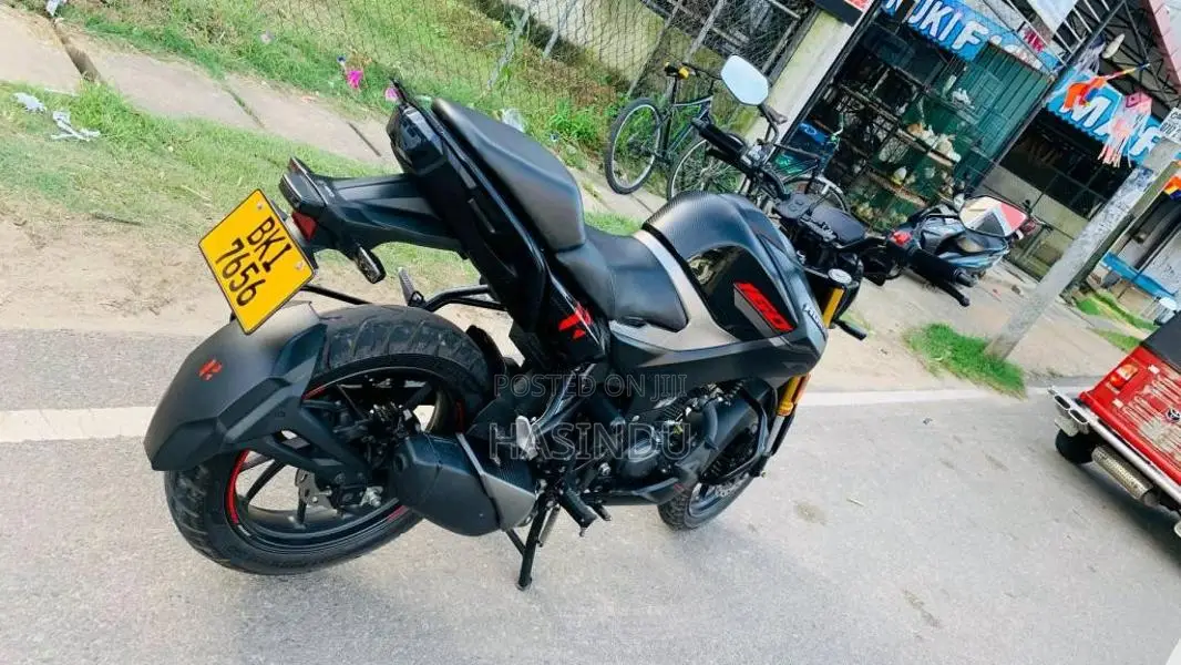 Hero Hunk 2025 Motorbike (Used)
