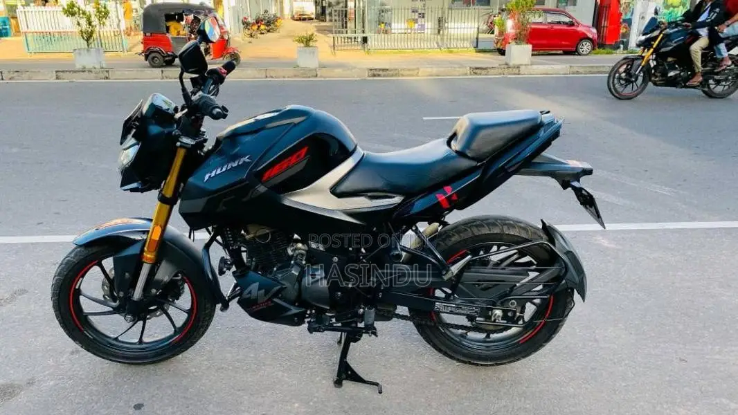 Hero Hunk 2025 Motorbike (Used)
