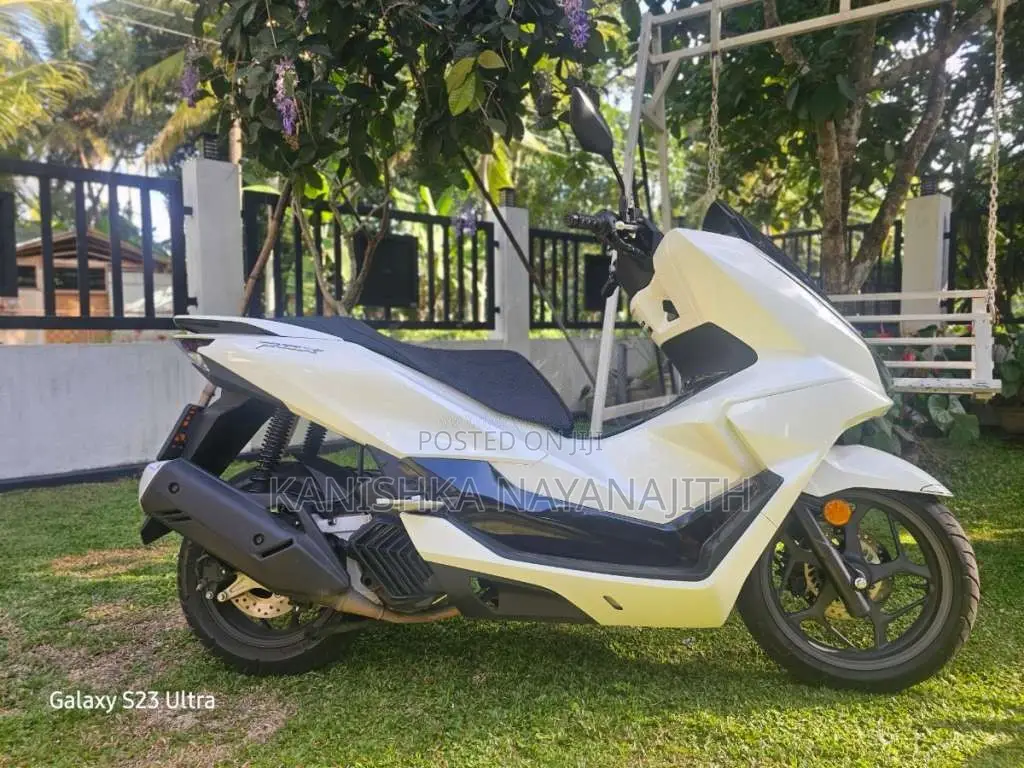 Honda Pcx 2025 Motorbike (Used)