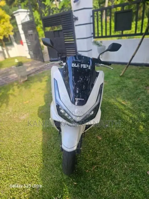 Honda Pcx 2025 Motorbike (Used)