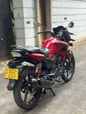Hero Hunk 2015 Motorbike (Used)