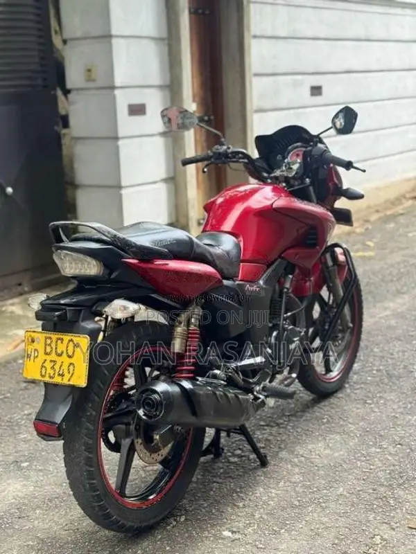 Hero Hunk 2015 Motorbike (Used)