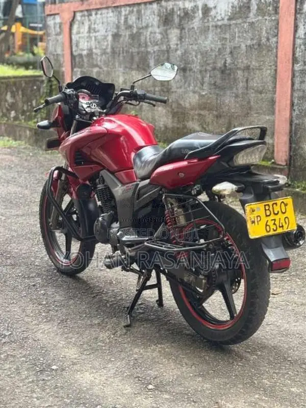 Hero Hunk 2015 Motorbike (Used)