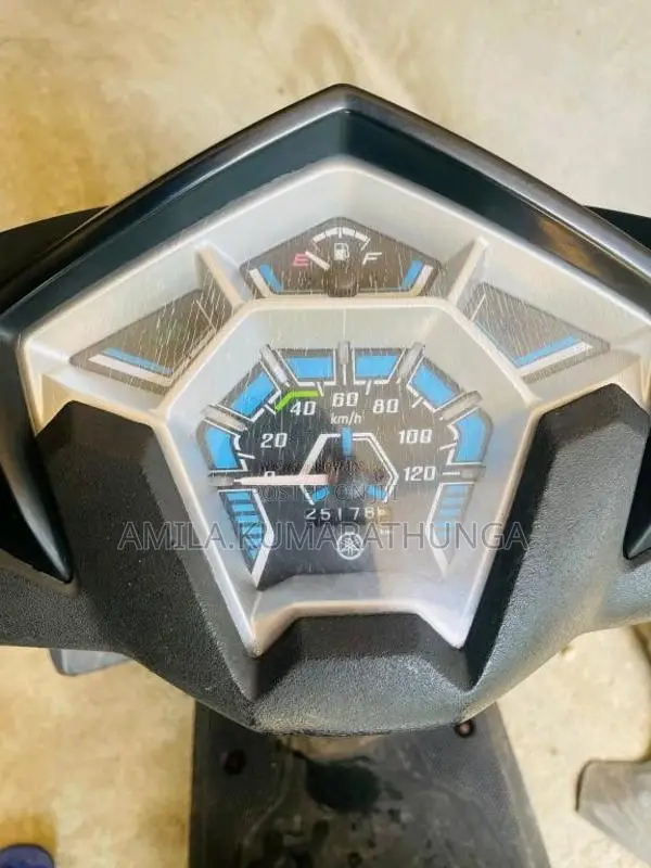 Yamaha ZR 2016 Motorbike (Used)