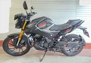 Hero Hunk 2025 Motorbike (Used)