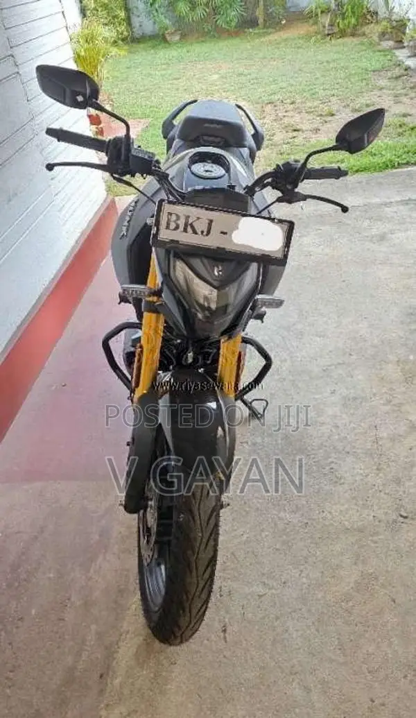 Hero Hunk 2025 Motorbike (Used)