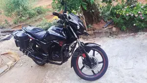 Hero Hunk 2017 Motorbike (Used)