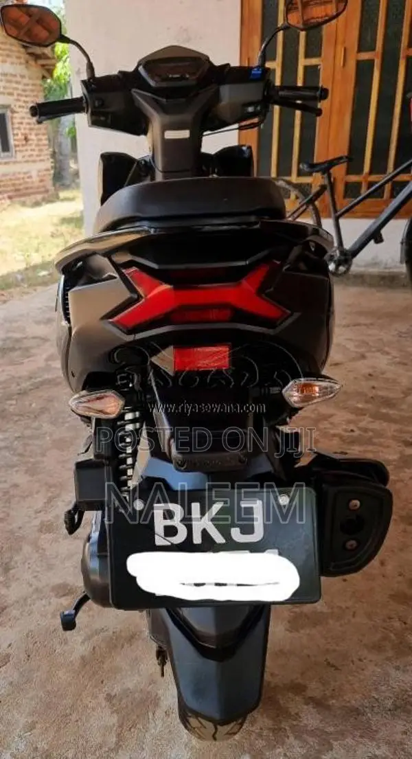 Hero Xoom 2025 Motorbike (Used)