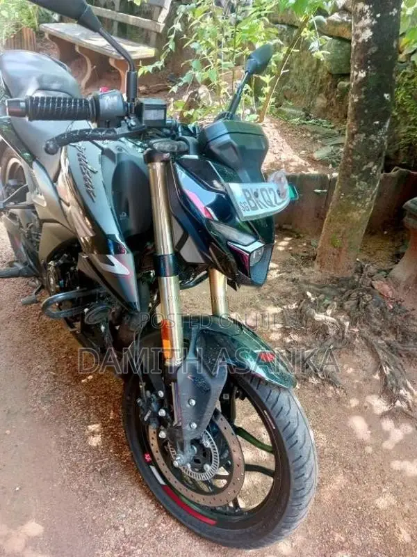 Bajaj Pulsar N160 2025 Motorbike (Used)