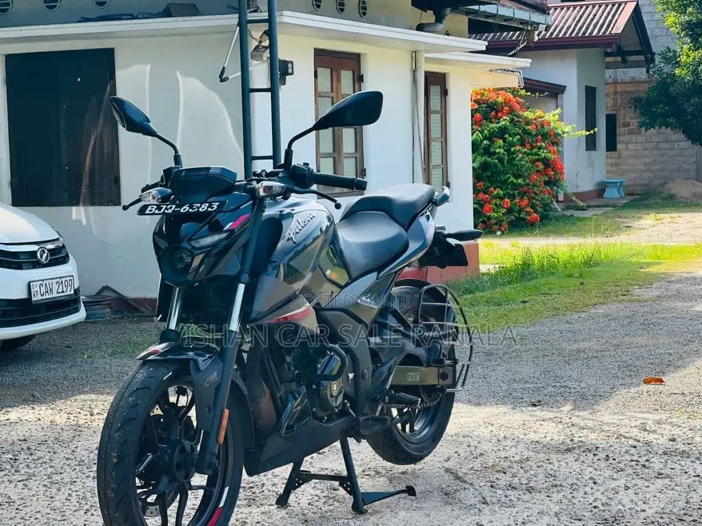 Bajaj Pulsar N160 2025 Motorbike (Used)