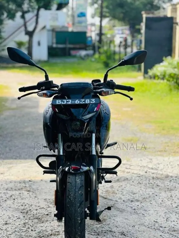 Bajaj Pulsar N160 2025 Motorbike (Used)