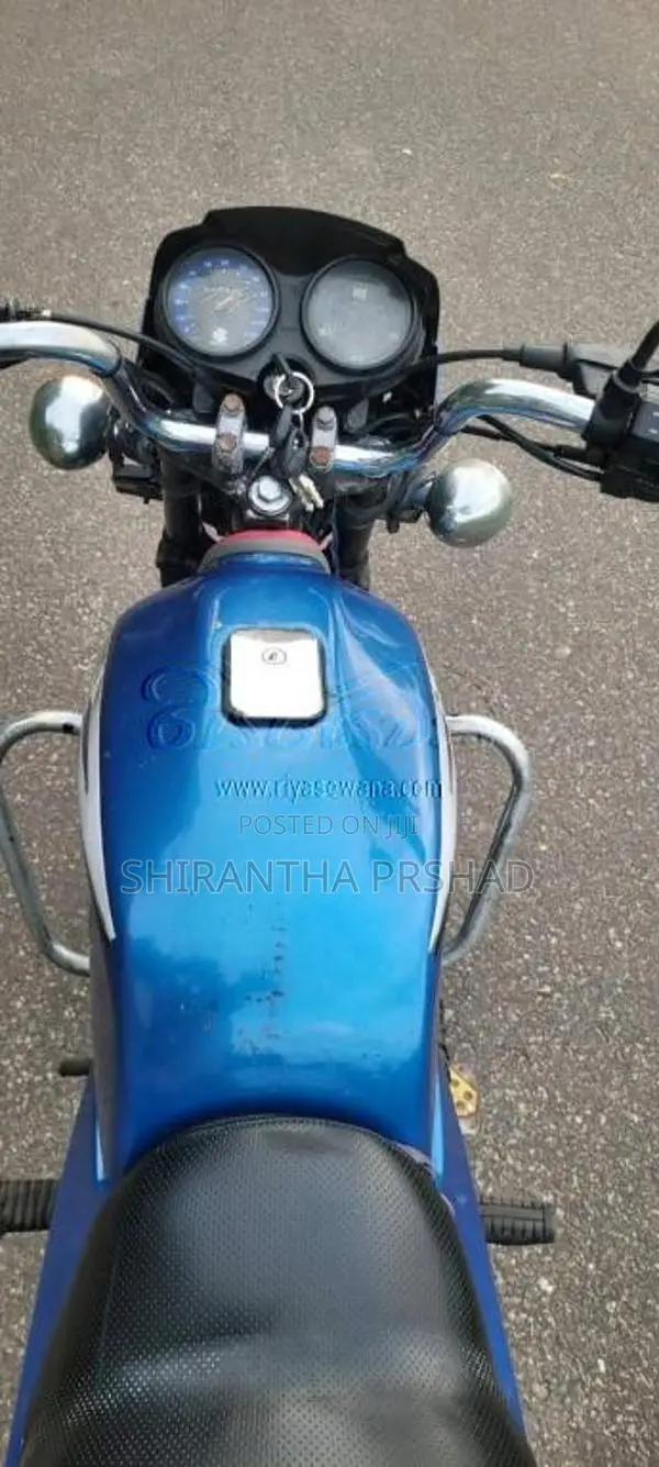 Bajaj Boxer 2004 Motorbike (Used)