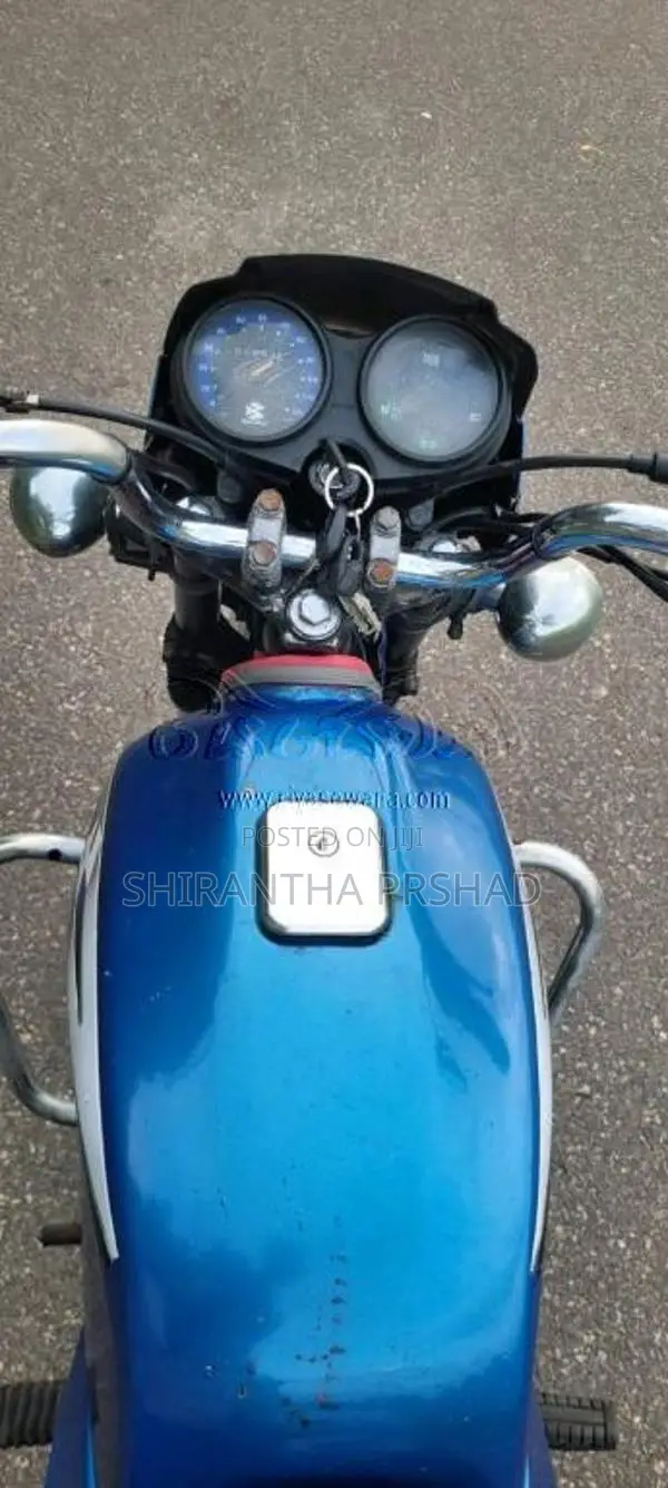 Bajaj Boxer 2004 Motorbike (Used)