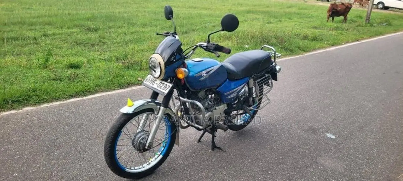 Bajaj Boxer 2004 Motorbike (Used)