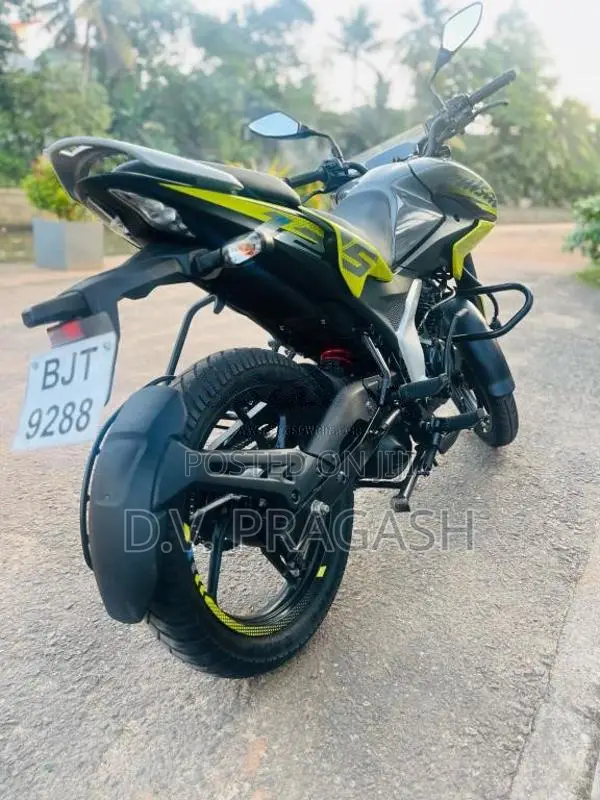 Bajaj Pulsar 2025 Motorbike (Used)