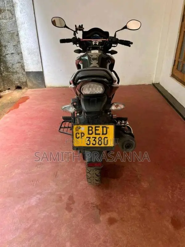 Hero Hunk 2016 Motorbike (Used)