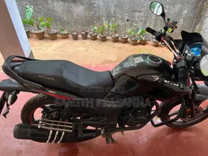Hero Hunk 2016 Motorbike (Used)